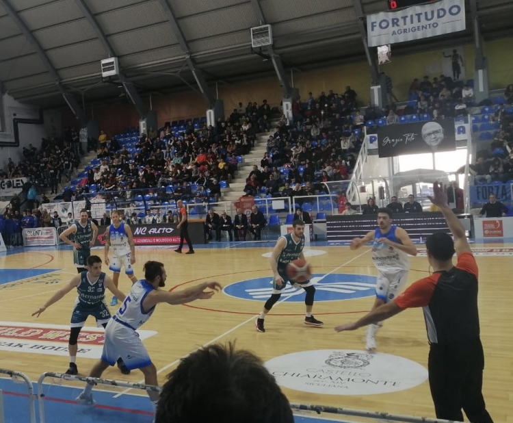 La Fortitudo Agrigento batte Cantù e scrive la storia. &quot;Dedicata a Totò Moncada&quot;