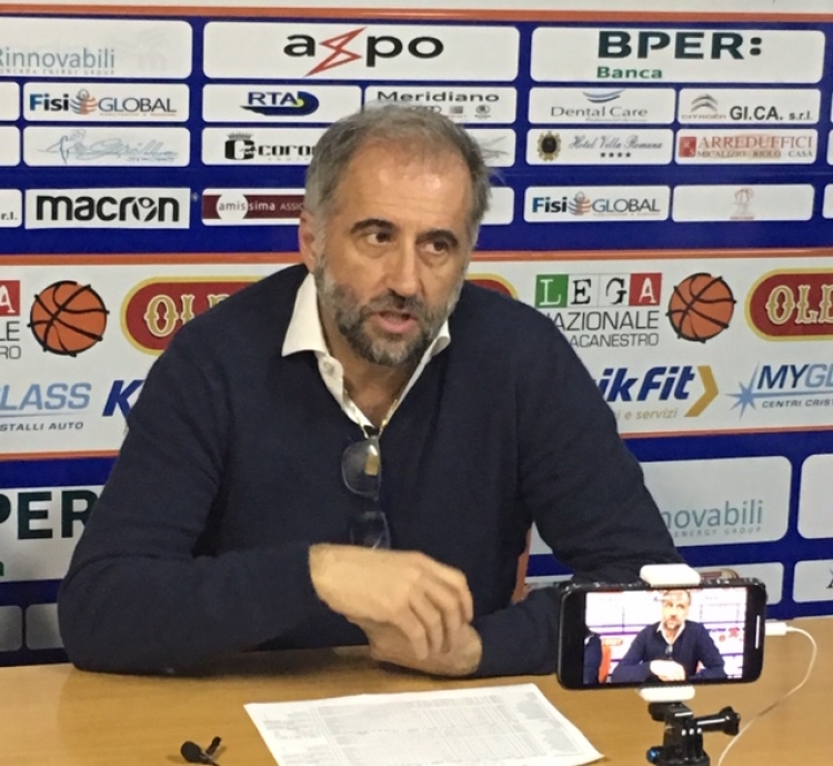 Coach Fabio Corbani esonerato dalla Leonis Roma.
