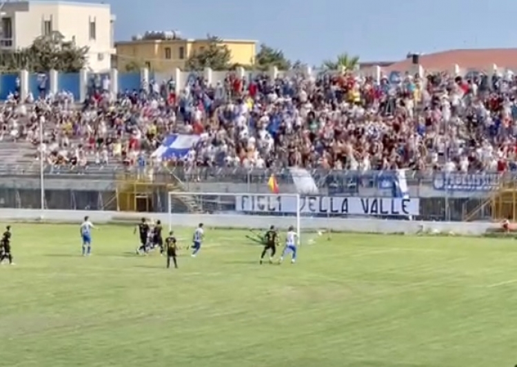 Nella foto il primo gol dell&#039;Akragas realizzato da Bellanca su calcio di punizione