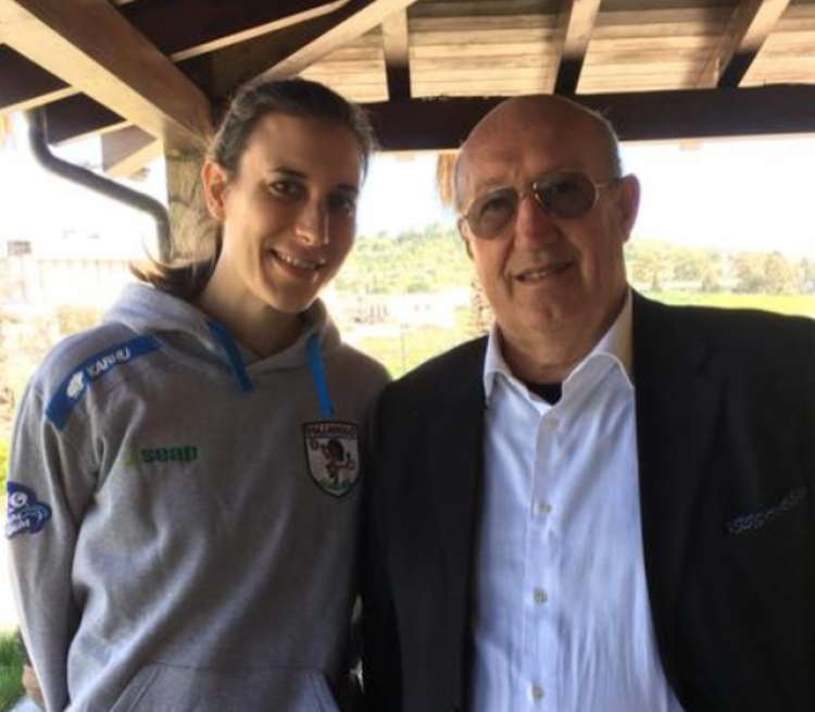 Nadia Schaus ed il presidente Nino Di Giacomo nella foto pubblicata dal sito ufficiale della Pallavolo Aragona.