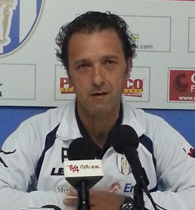 il tecnico Pino Rigoli in conferenza stampa dopo la gara col Benevento