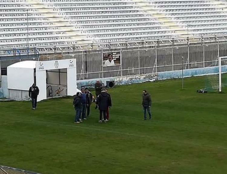 Un gruppetto di iraniani ad Agrigento, allo stadio Esseneto.