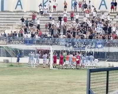 L&#039;Akragas festeggia la vittoria 3 -0 con la Pro Favara sotto la Curva Sud 