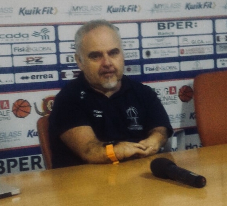 Coach Franco Ciani in conferenza stampa al termine della gara con Bologna.