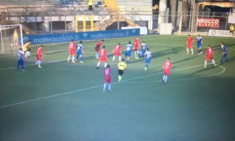 L&#039;azione che ha portato al gol di Stendardo per il Matera