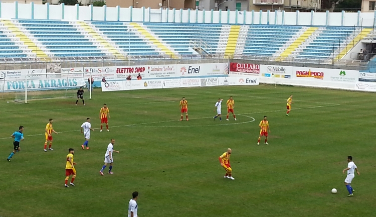 Una fase di gioco dell&#039;ultima gara della stagione allo stadio Esseneto contro il Benevento