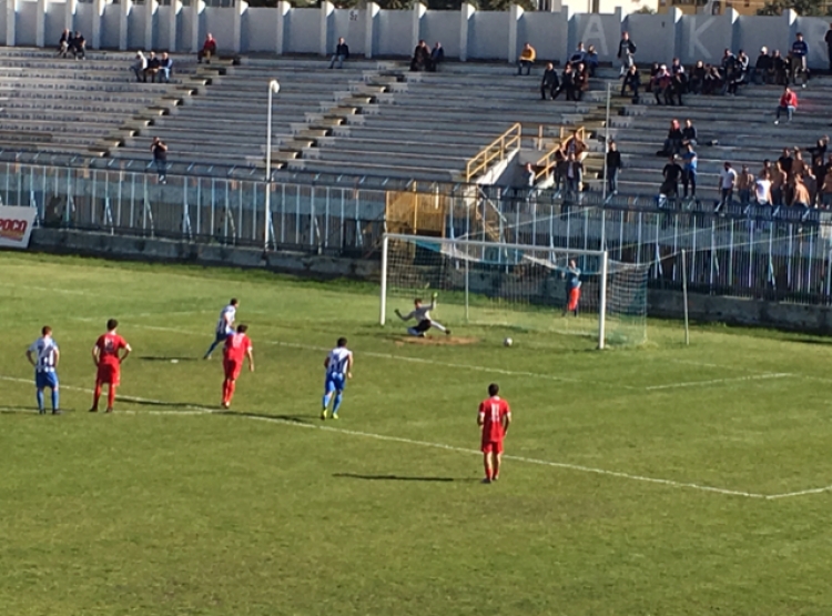 Il calcio di rigore trasformato da Settecase.