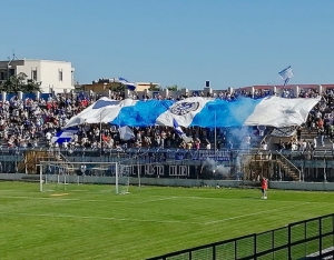 Nella foto una bella coreografia dei tifosi dell&#039;Akragas sperando possano presto tornare a riempire l&#039;Esseneto