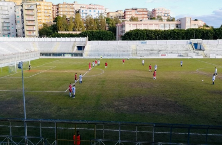 Una fase di gioco della gara Akragas - Casteltermini allo stadio Esseneto.