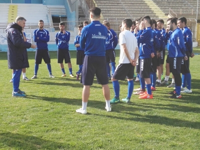 La squadra dell&#039;Akragas attorno al tecnico Di Napoli. Concentrazione alta aspettando il Foggia