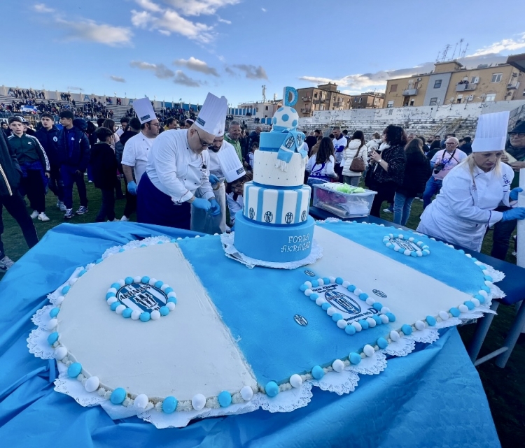 Torta &quot;gigante&quot; per l’Akragas