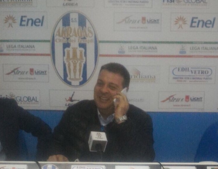 Silvio Alessi al telefono con il presidente Marcello Giavarini