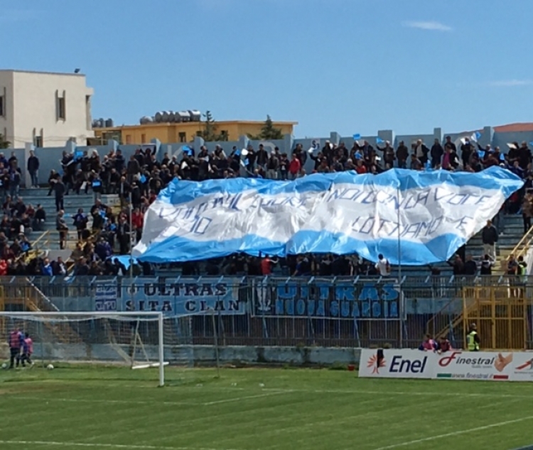 La curva Sud dello stadio Esseneto