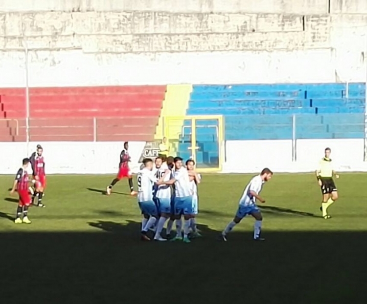 L&#039;esultanza dei giocatori dell&#039;Akragas dopo il gol siglato da Cochis nella gara con la Vibonese