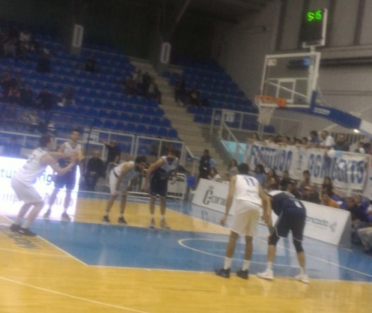 Applausi per la Fortitudo Agrigento. Vince Bologna.