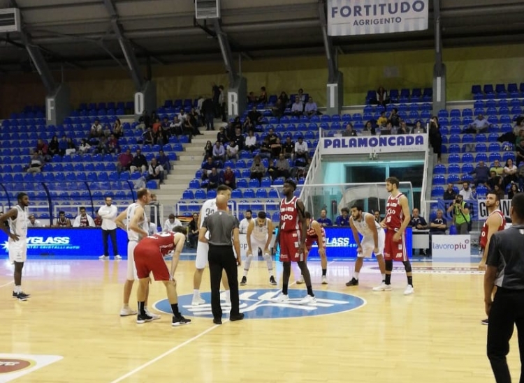 Palla a due tra Fortitudo Moncada Agrigento e Legnano