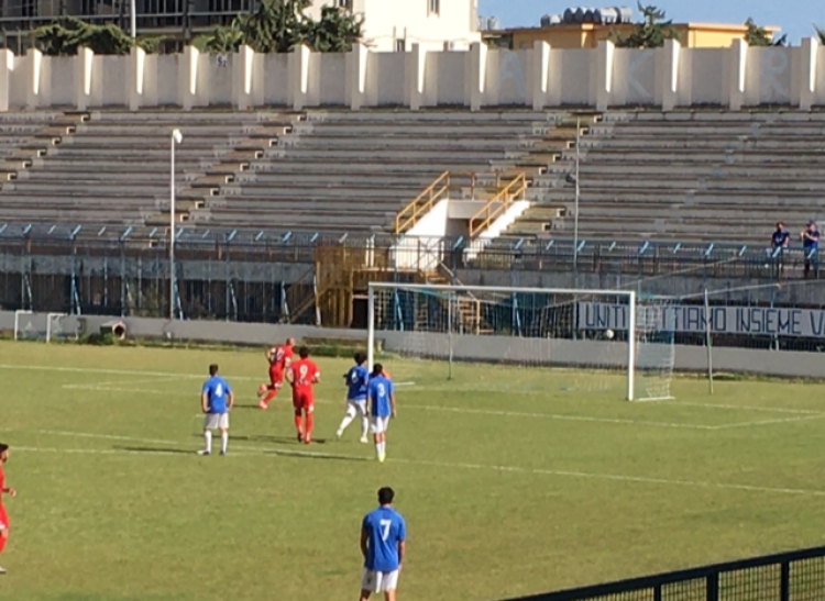 Il gol su calcio di rigore trasformato da Villa 