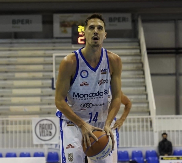 Andrea Saccaggi tra i protagonisti della vittoria della Fortitudo Moncada a Bologna